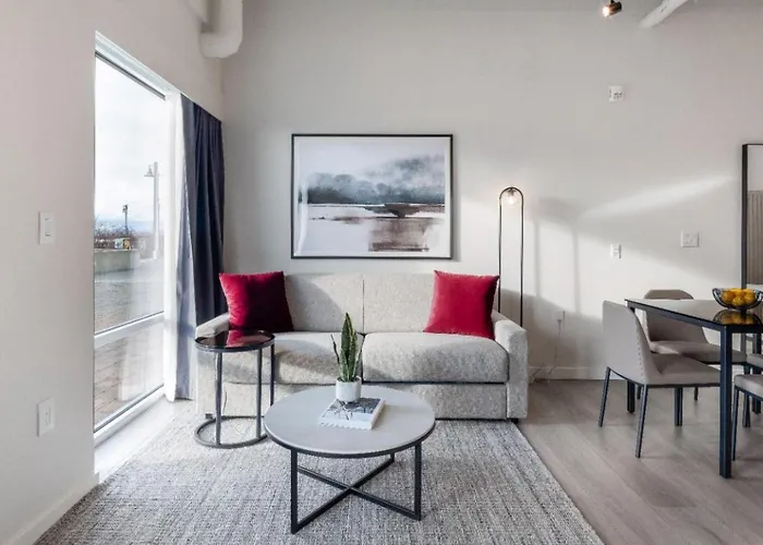 Steveston Waterfront Hotel